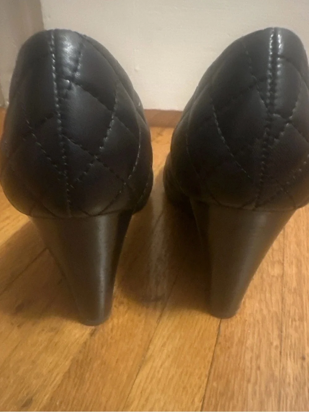 Tory Burch Black Leather Logo Pumps Size 10 Good Condition